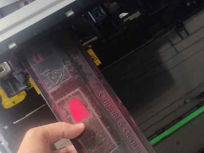 Bơm mực máy in trắng đen